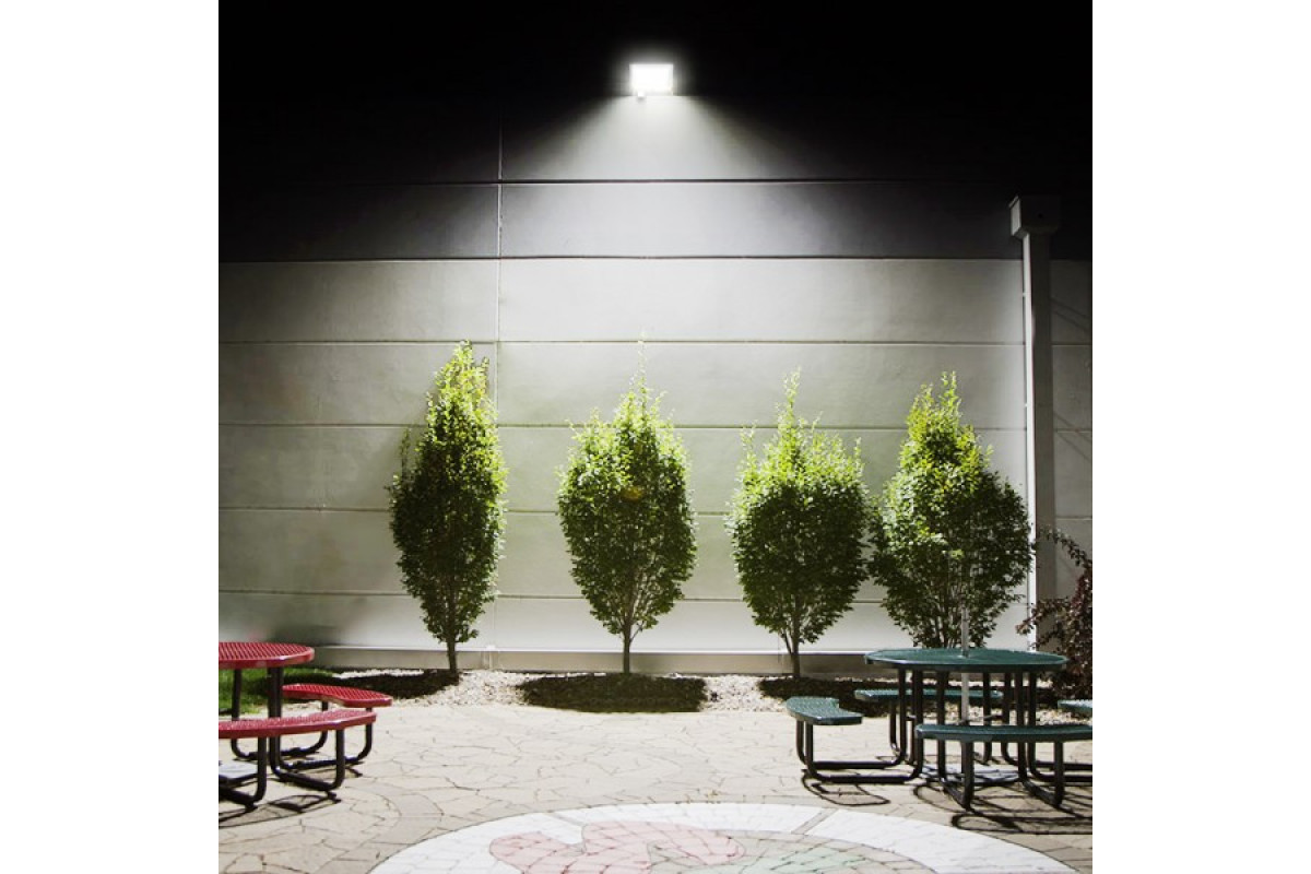 LED прожектор VIDEX F2e 50W 5000K з датчиком руху та освітленості (VL-F2e505W-S)