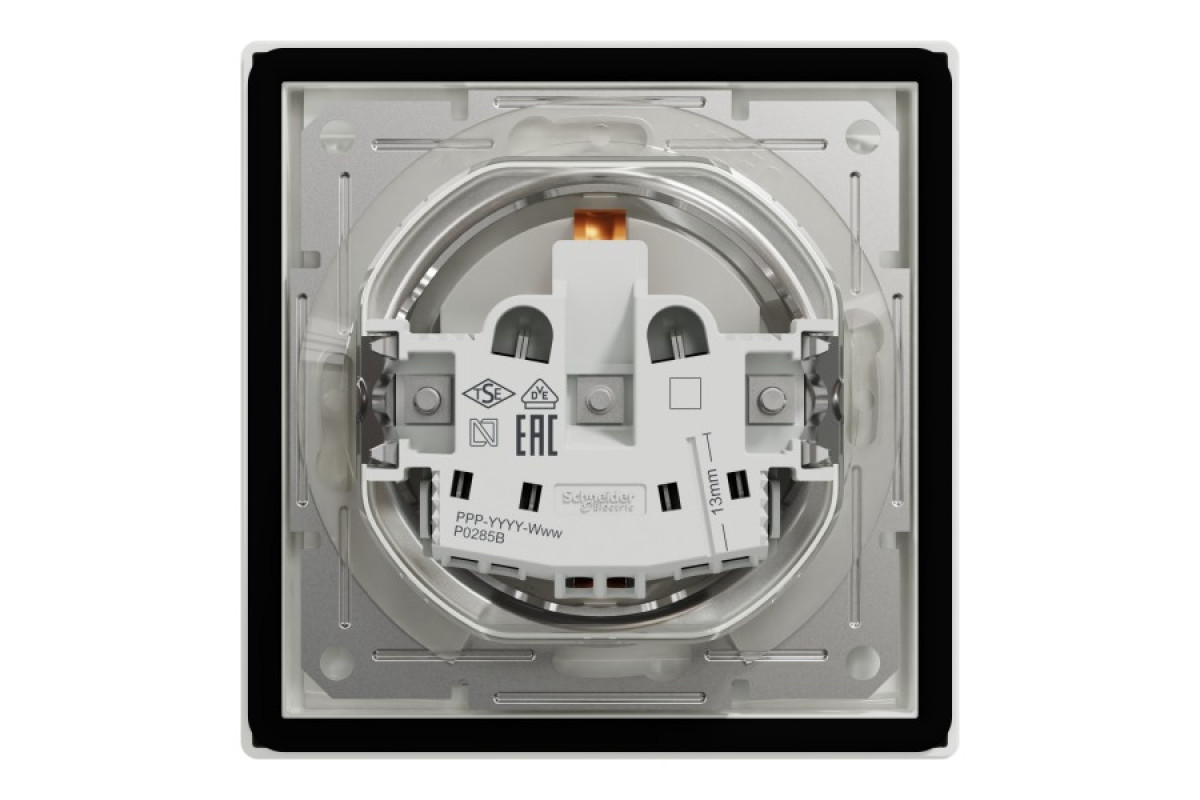 Розетка IP44 з кришкою, з заземленням, з захисними шторками, Біла Asfora (EPH3100321)