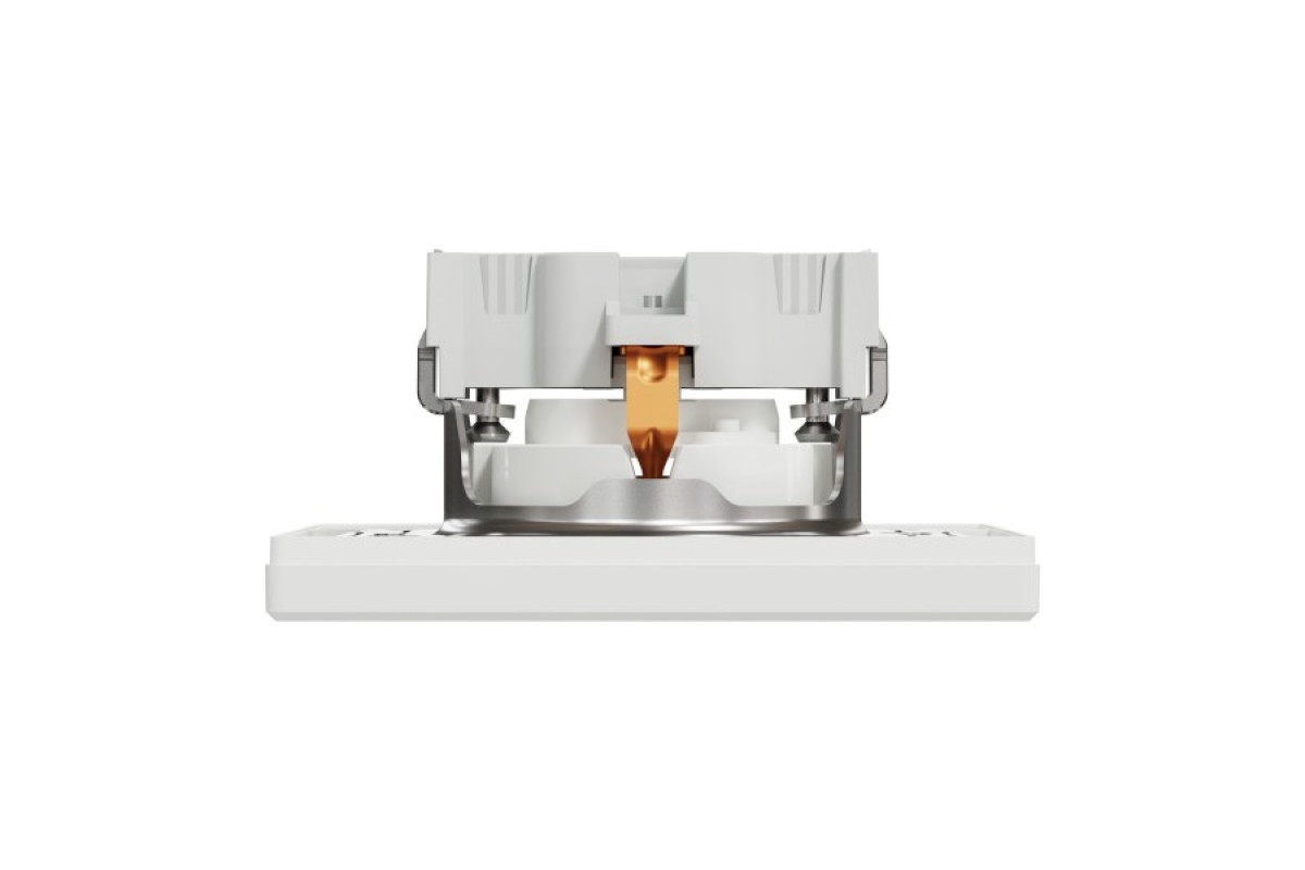 Розетка з заземленням з захисними шторками Біла Asfora (EPH2900221)