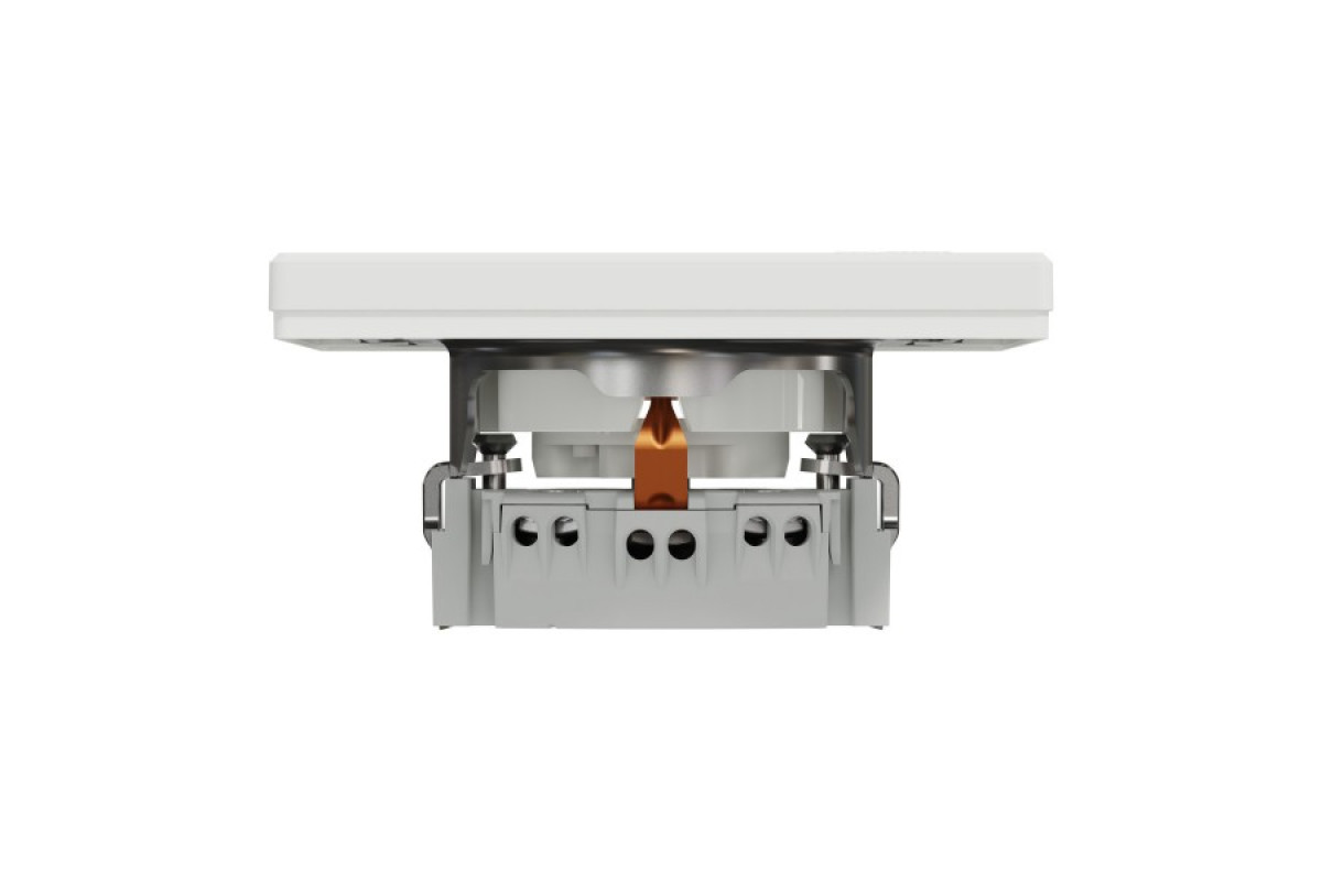 Розетка з заземленням з захисними шторками Біла Asfora (EPH2900221)